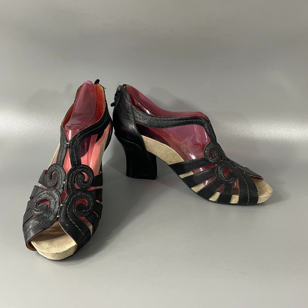 Earthies Women's Black Domingo 10 B(M) US